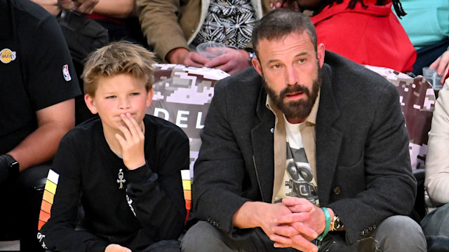 ben affleck and son samuel at lakers vs toronto raptors game