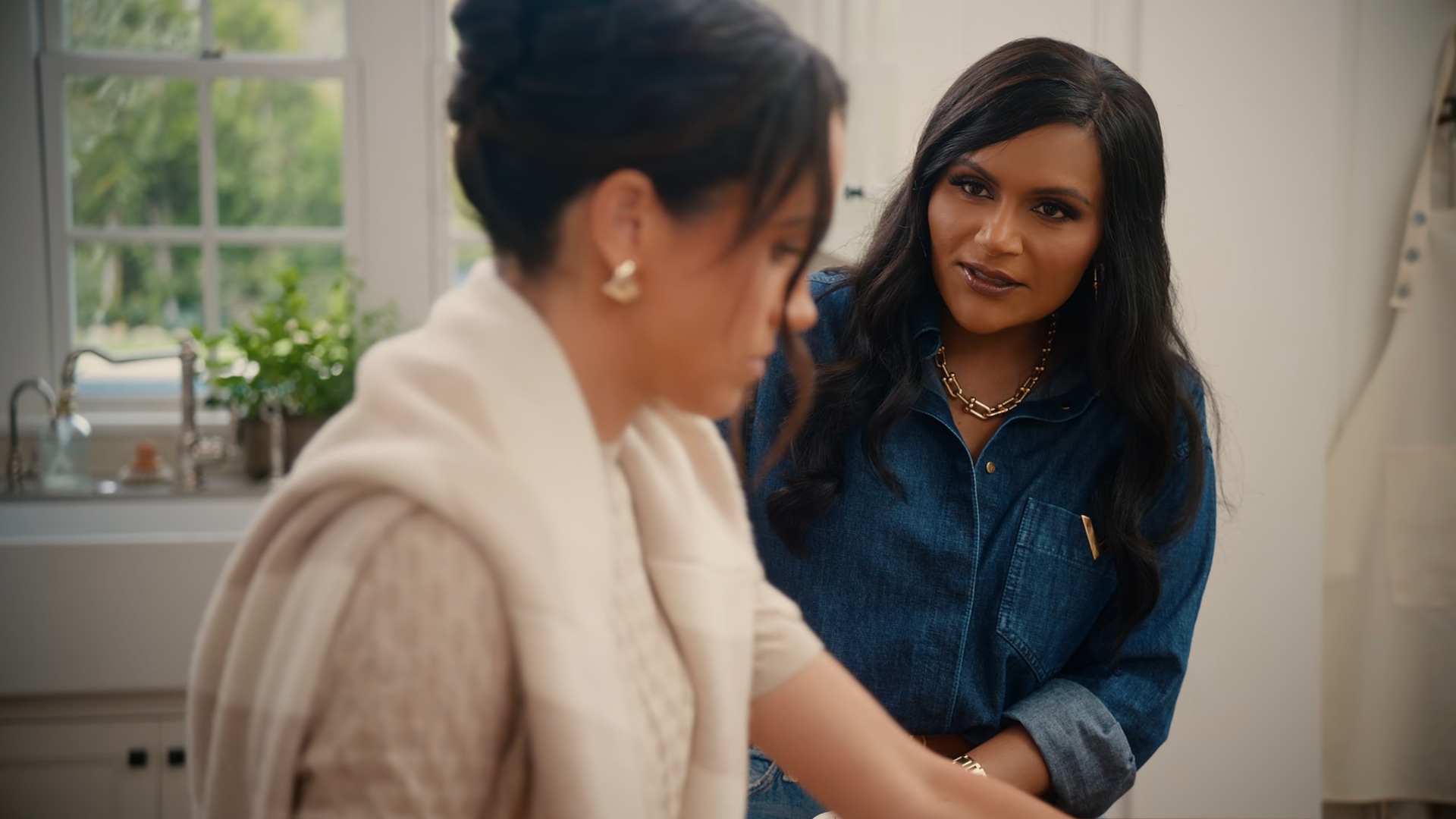 Meghan Markle corrects Mindy Kaling after ignoring her royal name – watch