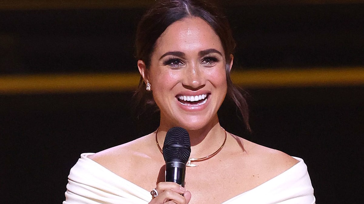 Meghan Markle enchants fans in chic off-the-shoulder bodysuit and ...