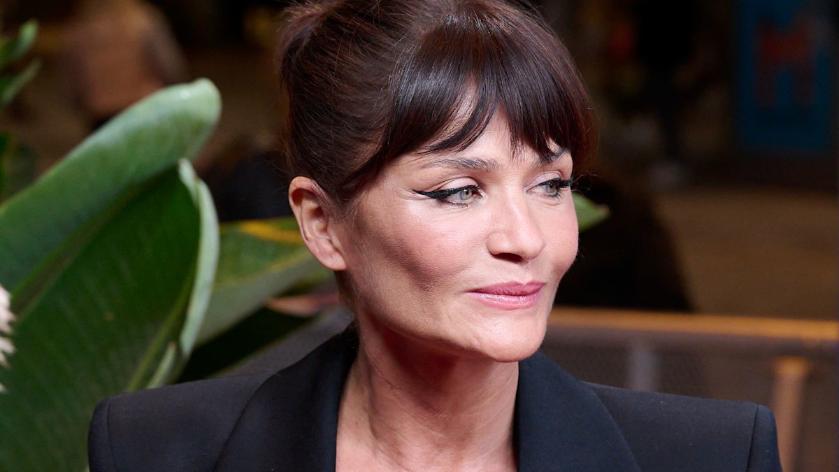 Helena Christensen, 54, looks phenomenal in strapless swimsuit in jaw ...