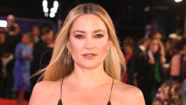 kate hudson red carpet fashion glass onion premiere