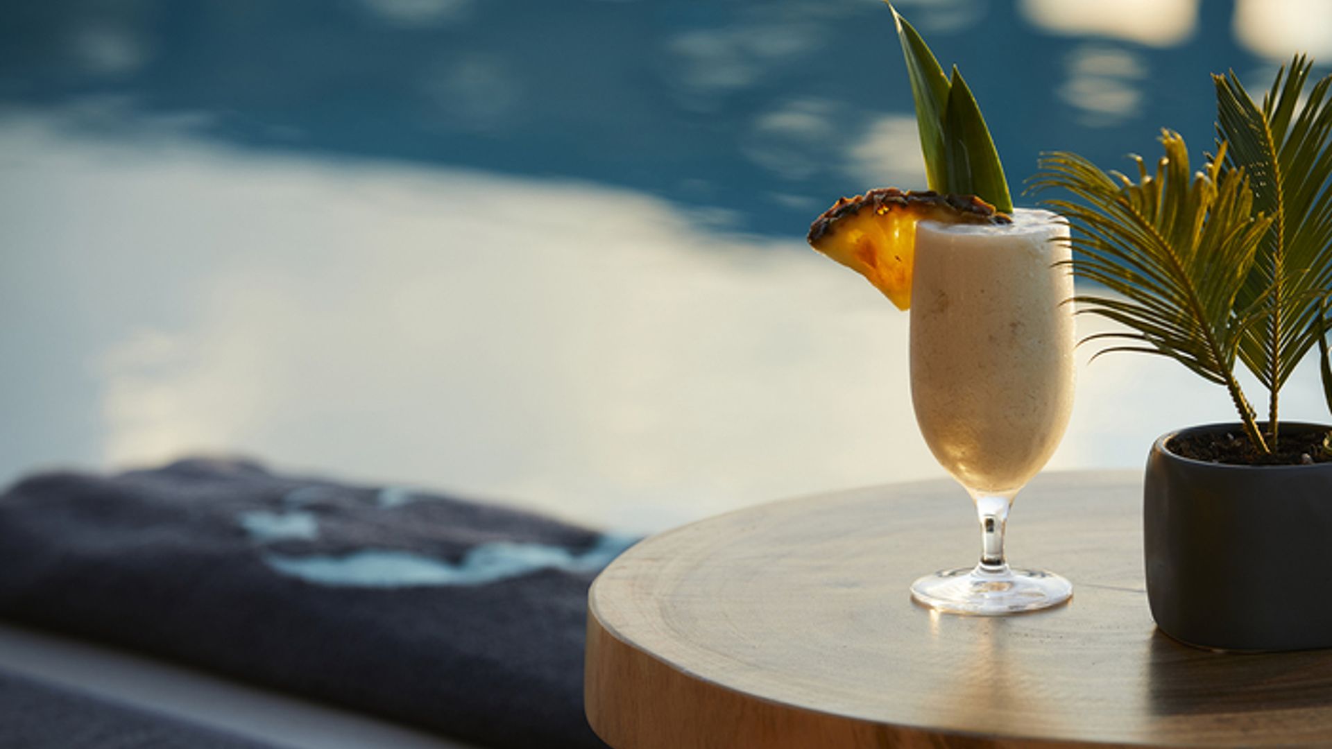 asterion hotel drink pool