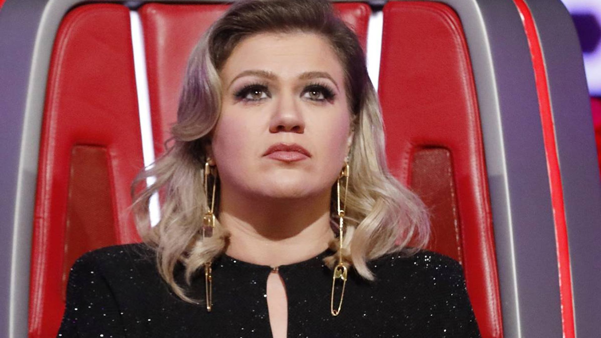 The Voice star Kelly Clarkson causes a stir with revealing message