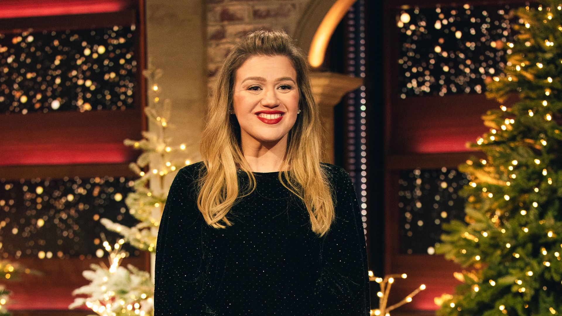 Kelly Clarkson shares real reason behind dramatic weight loss | HELLO!