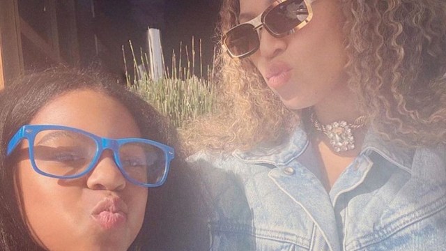 Bey and Blue pouting in a selfie