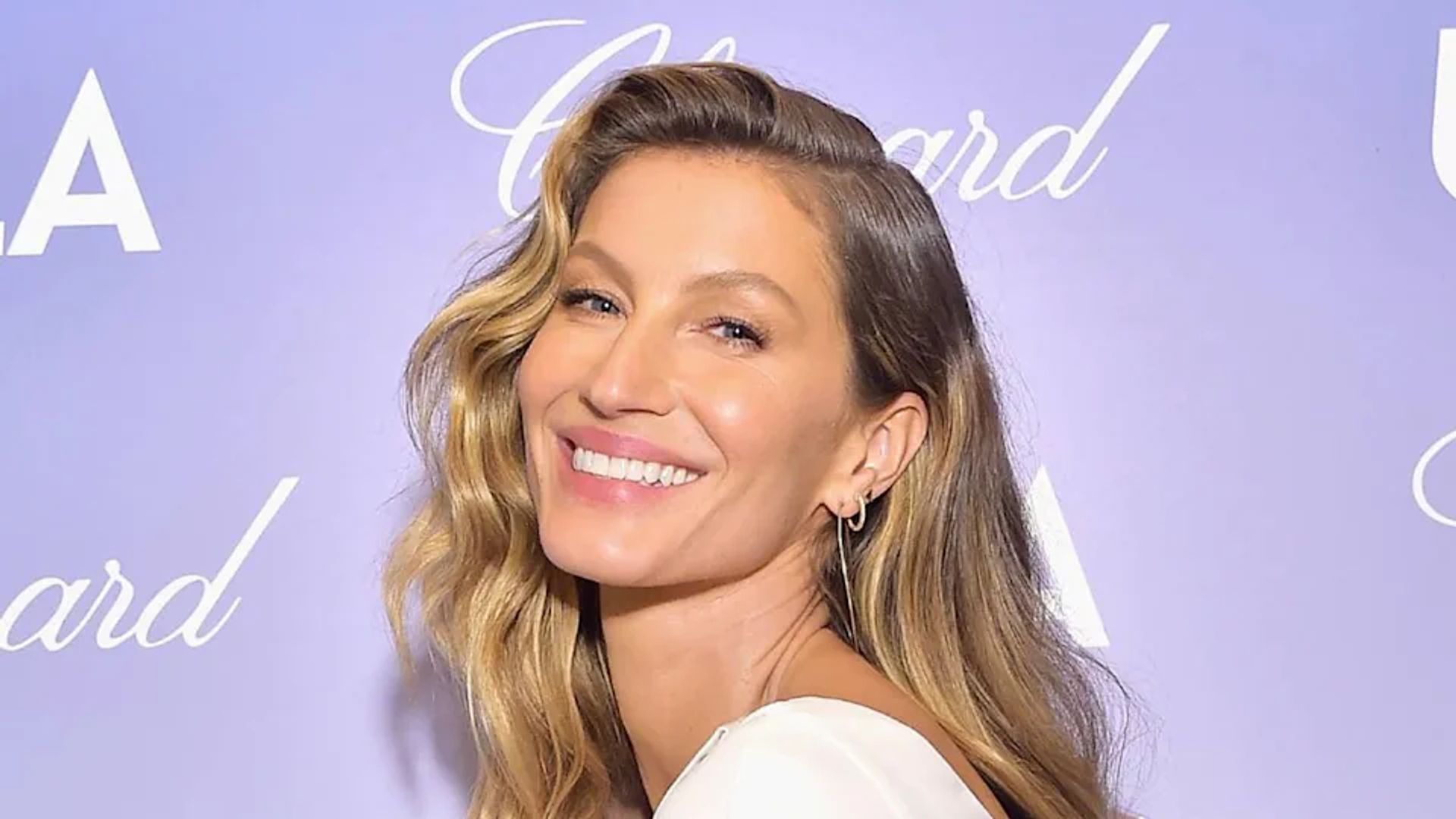 Gisele sets pulses racing in string bikini, shares message close to her heart