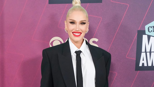 Gwen Stefani smiling for a red carpet photo