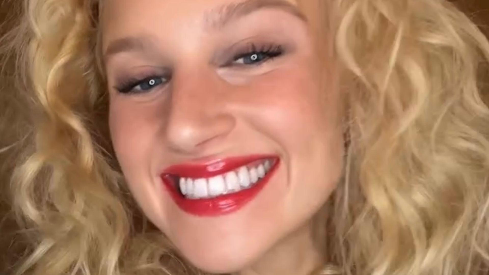 And voila! Julia Schlaepfer's look is complete