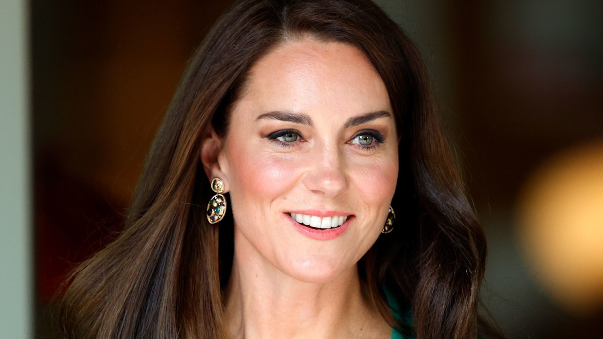 Kate Middleton trades tennis whites for Wimbledon green in magnificent ...