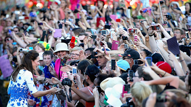 kate middleton crowds tour