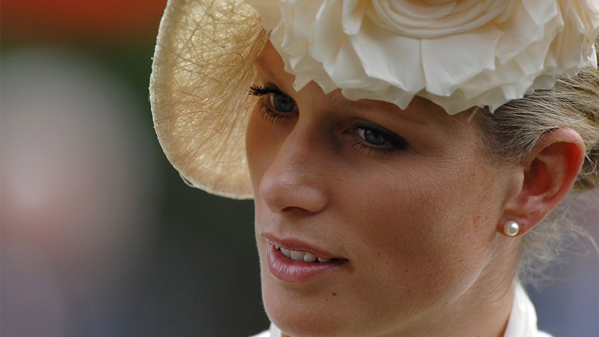 zara tindall races outfit