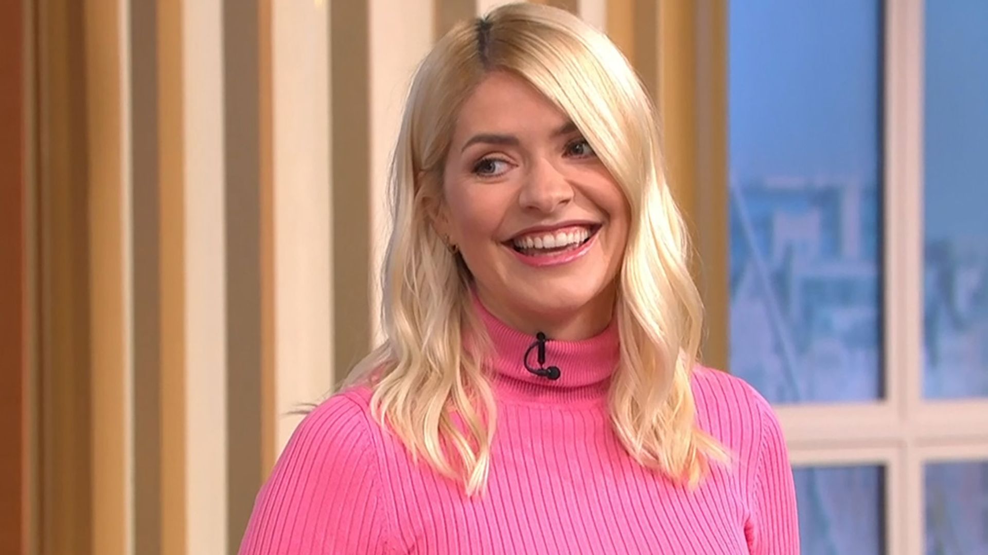 holly willoughby pink