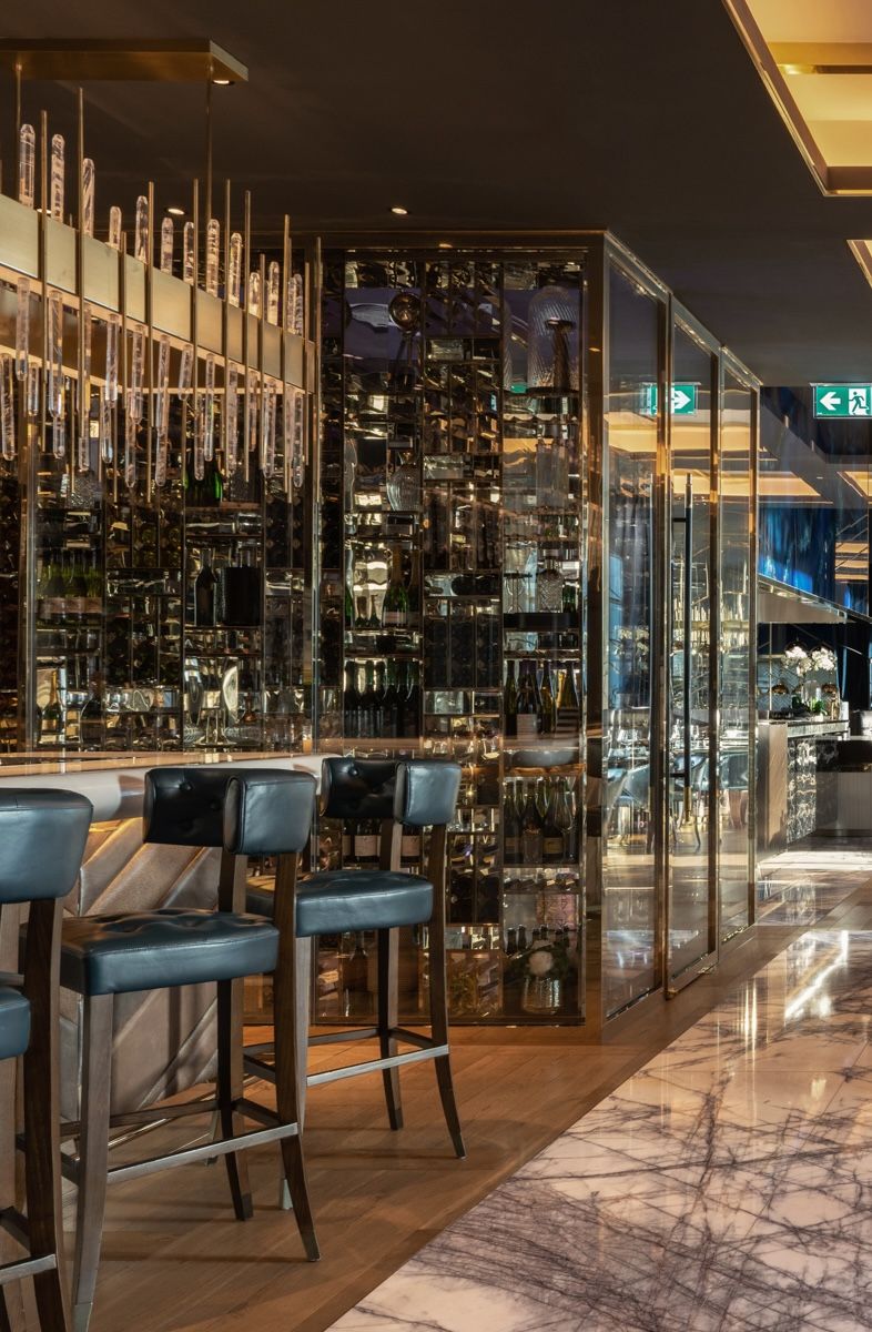 waldorf astoria dubai bull and bear restaurant