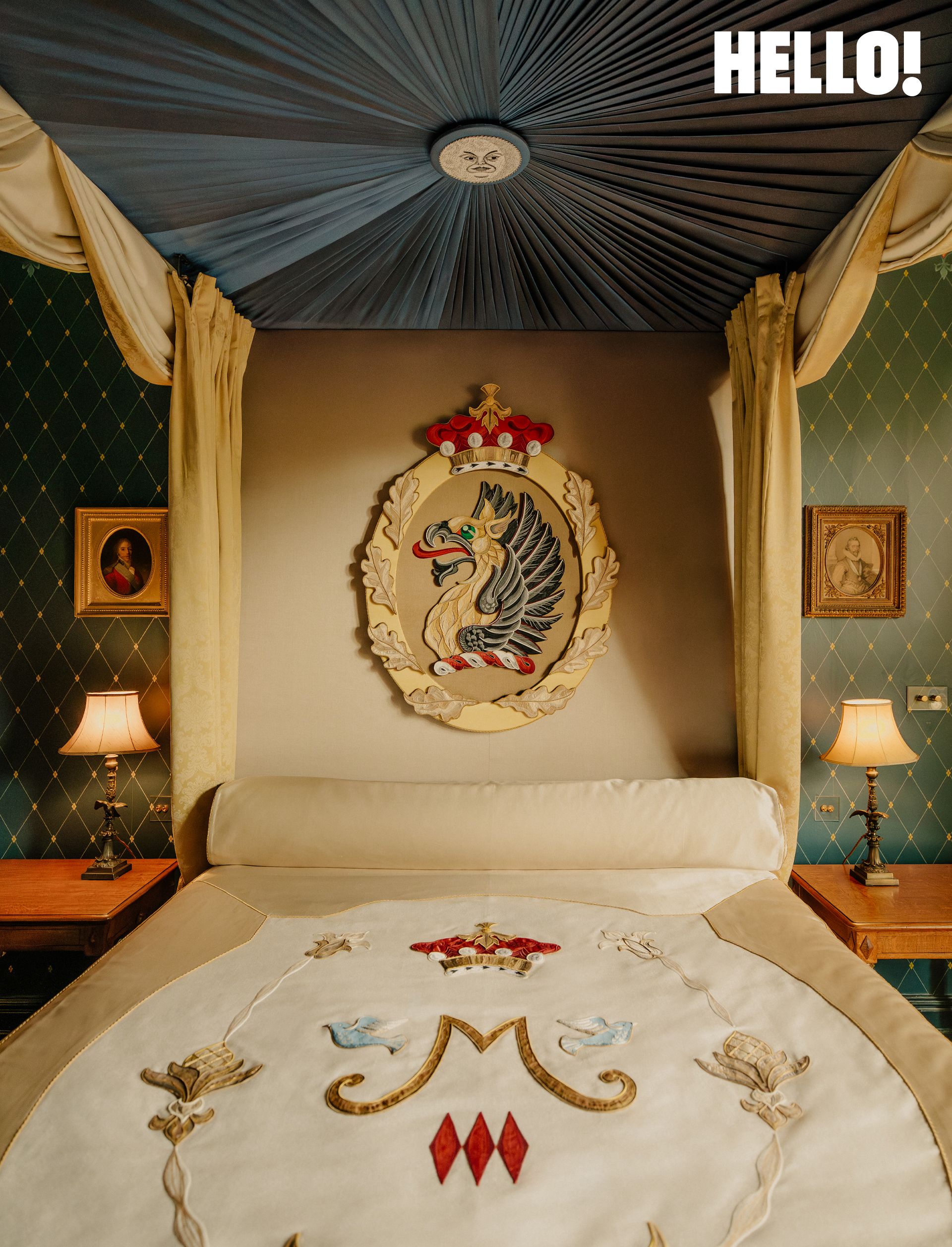 The four poster bed in the throne room 