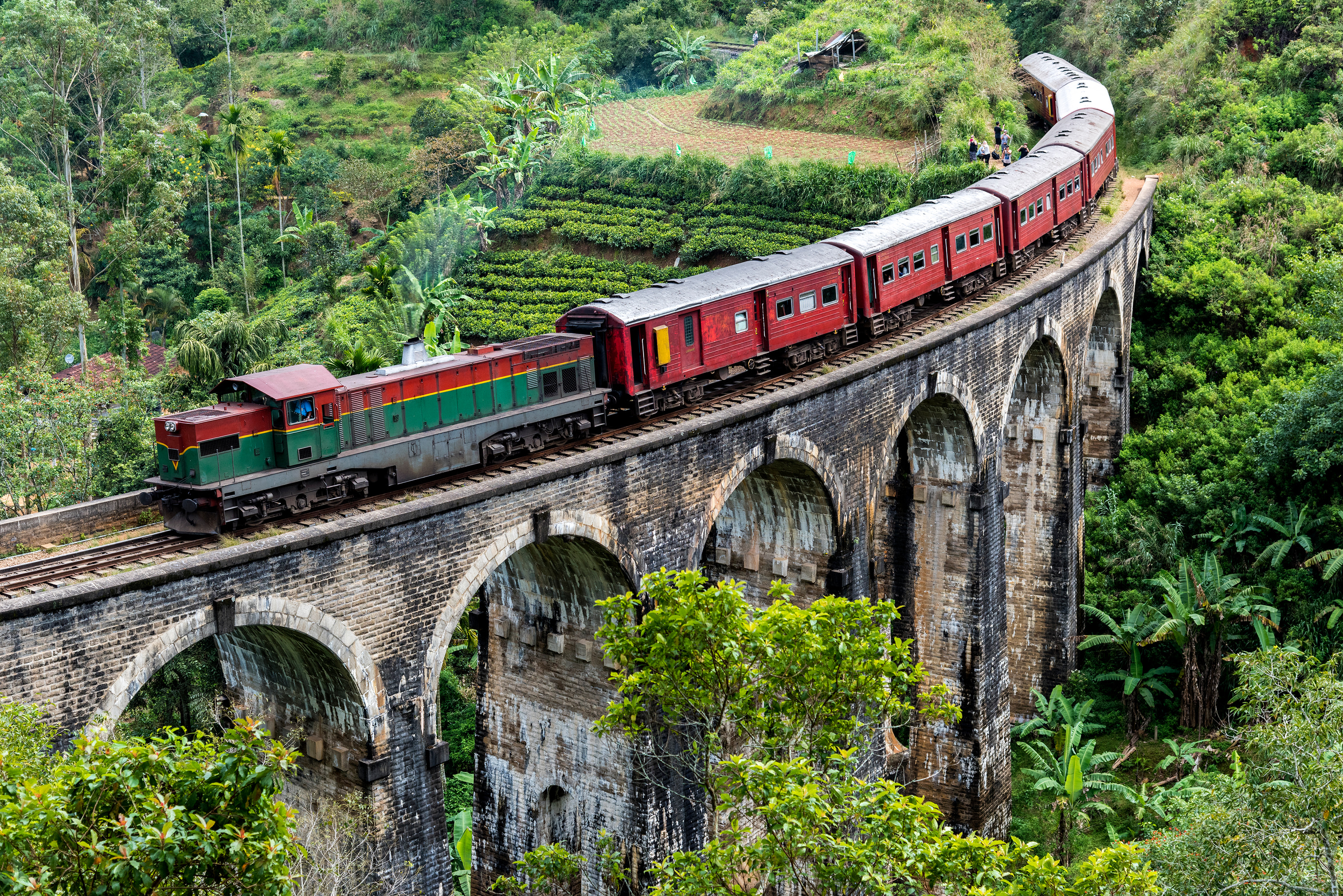 train crossing bridge in sri lanka