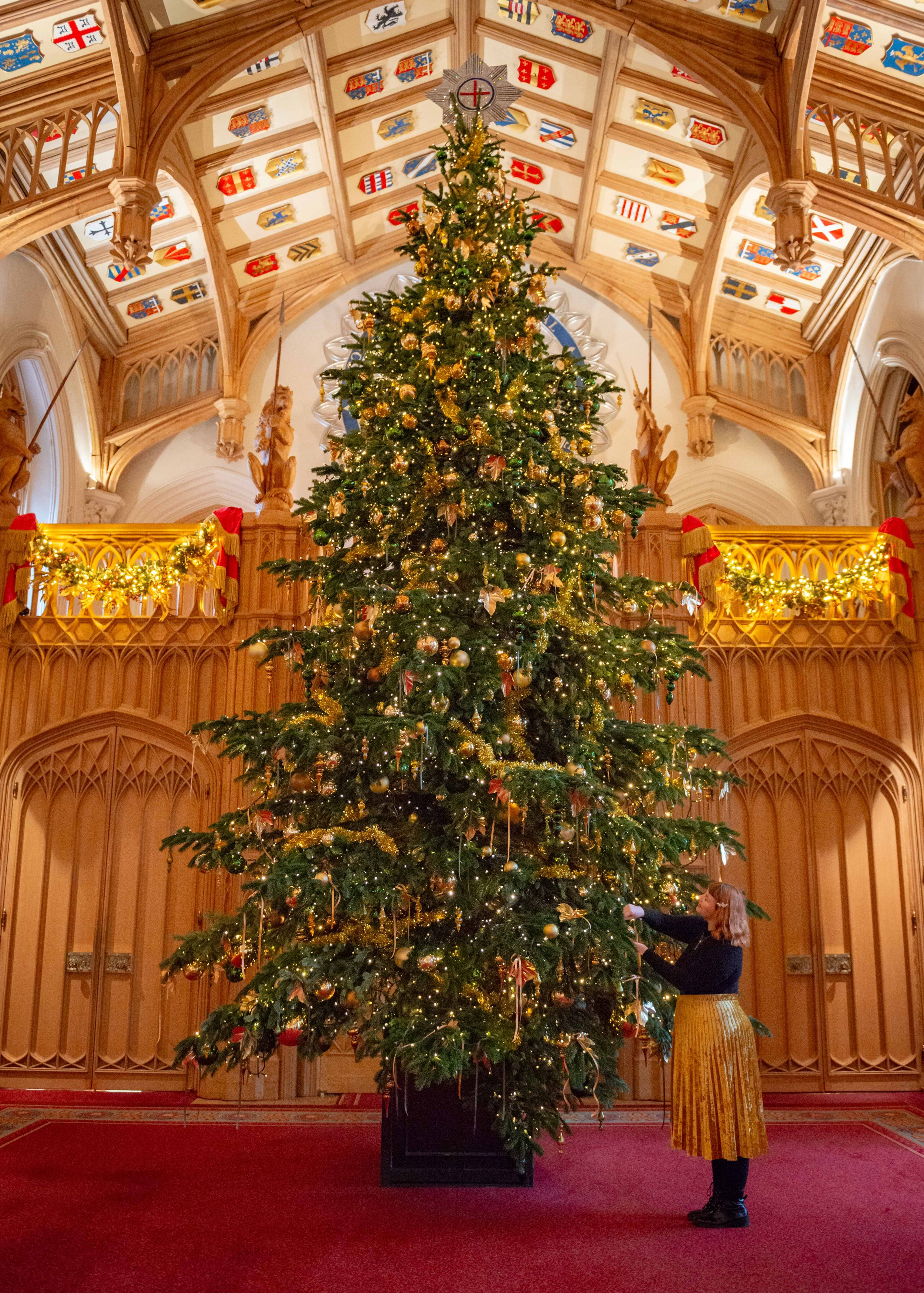 christmas tree inside Windsor castle 
