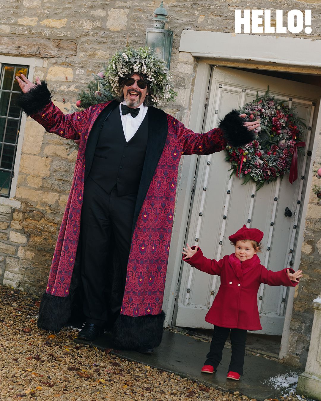 Code vestimentaire du jour de Noël de Laurence Llewelyn-Bowen et projets de « gin au lit » dans une maison multigénérationnelle des Cotswolds – exclusif 5 Laurence a décoré les couloirs de la maison