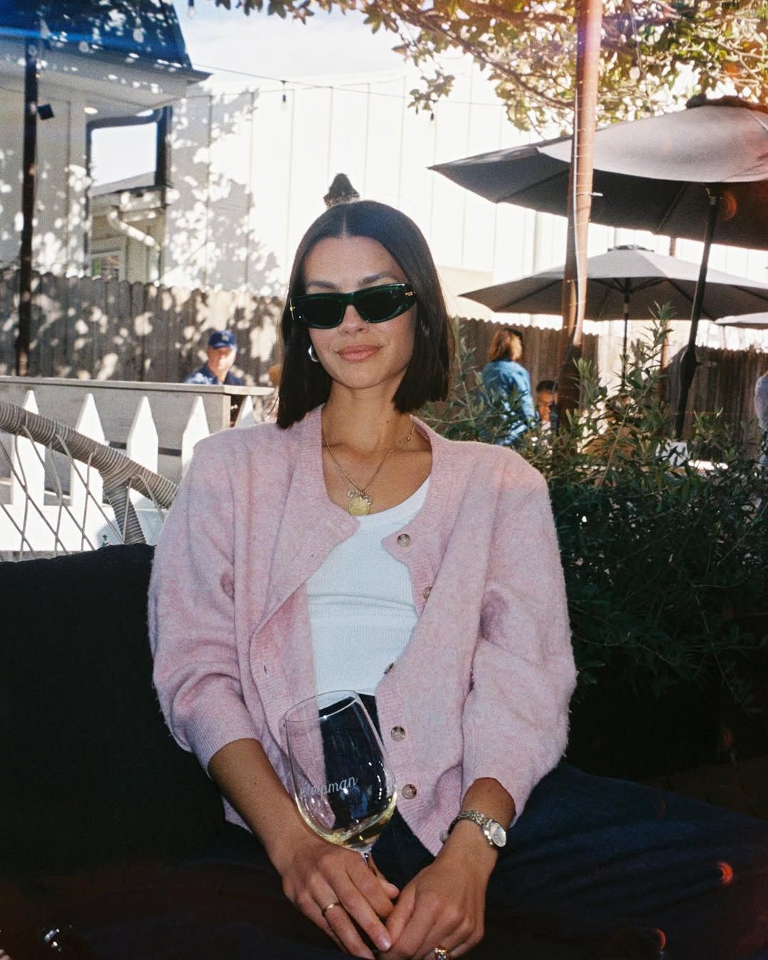 modèle en cardigan rose