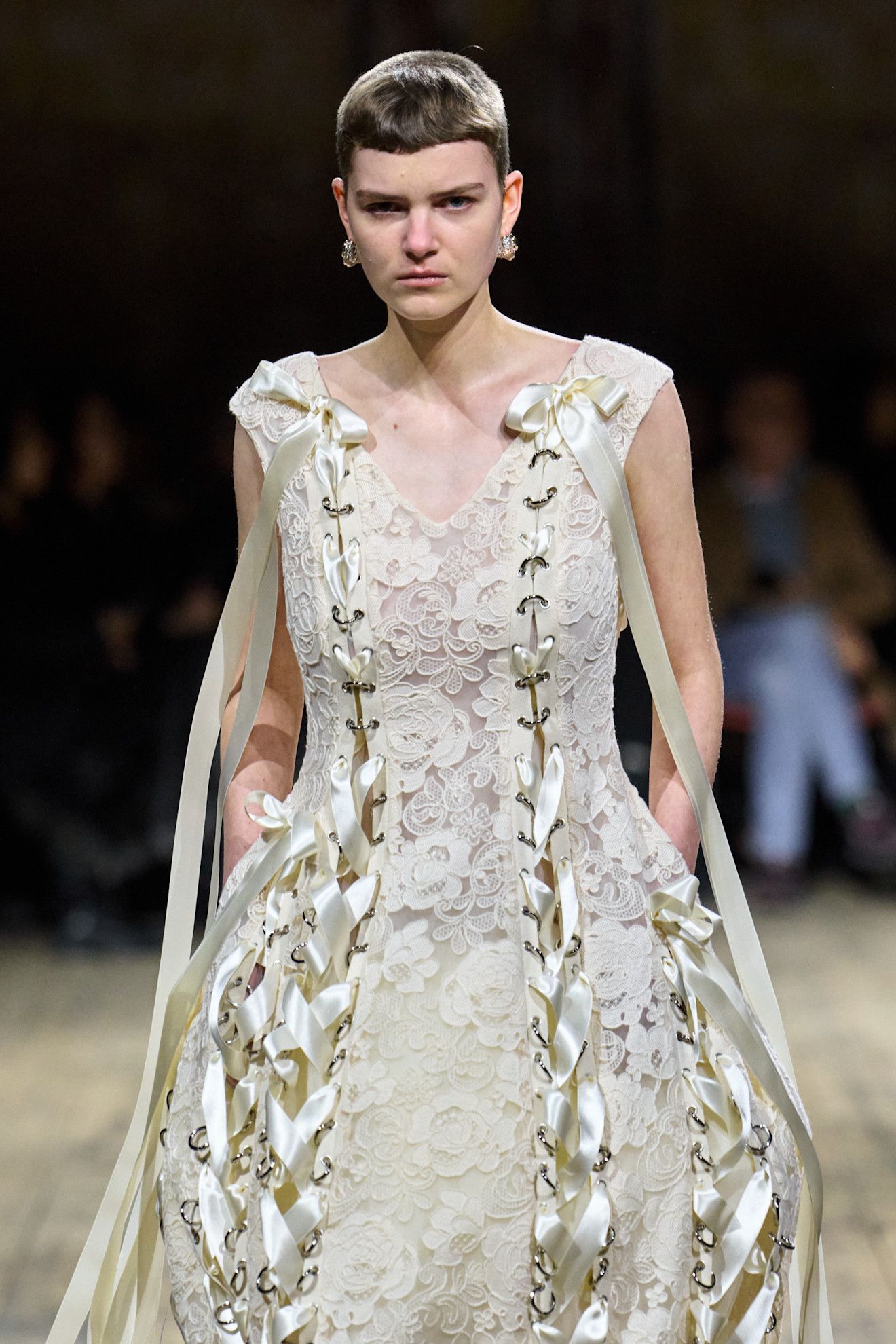 Du drame vintage au nouveau minimalisme, les plus grandes tendances de LFW AW26 7 Simone Rocha AH26