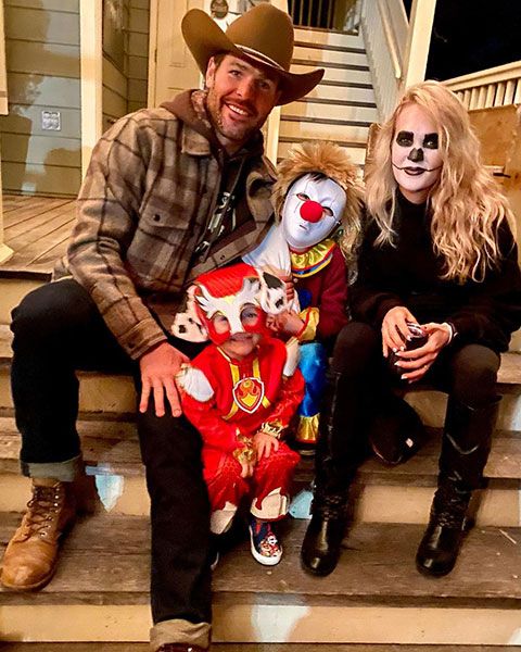 carrie underwood family dressed up for halloween