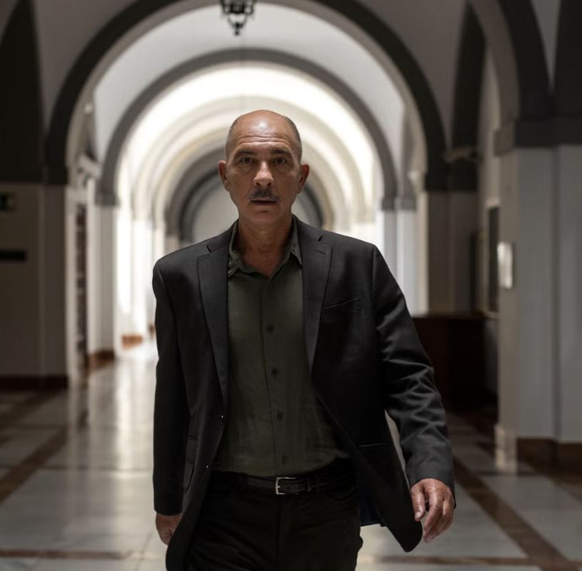 Darío Grandinetti in a still image from Honor