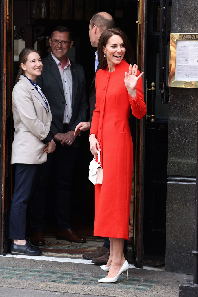 Kate Middleton waving at the Dog and Duck pub