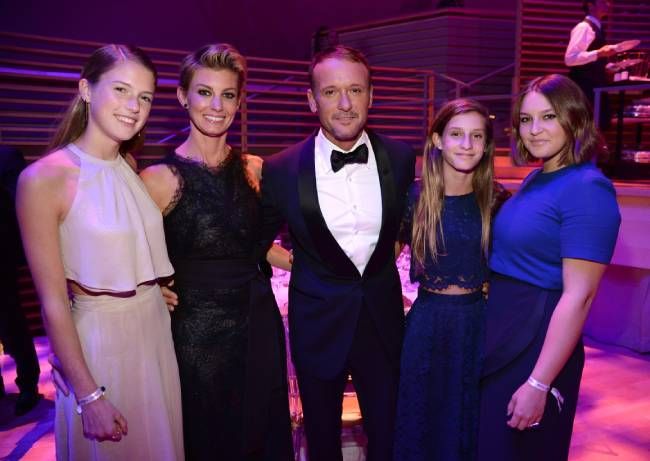 Faith Hill and Tim McGraw with their daughters Maggie, Audrey and Gracie