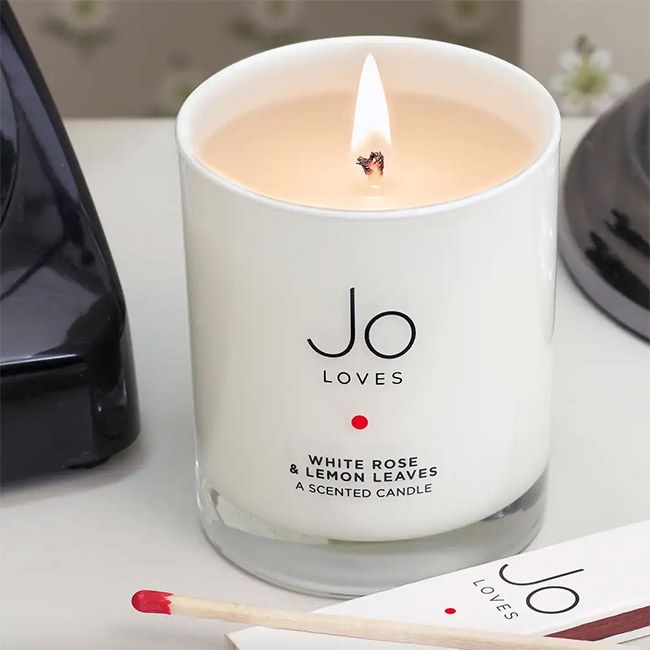 jo loves white roses candle