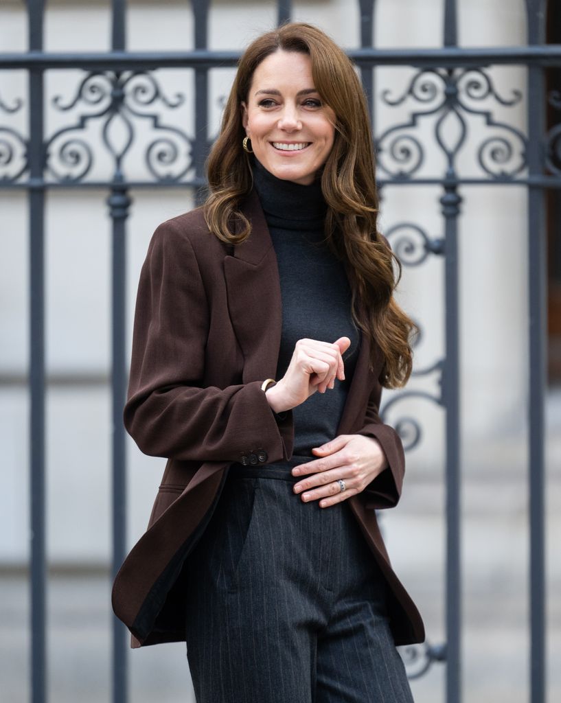 Kate leaving National Portrait Gallery