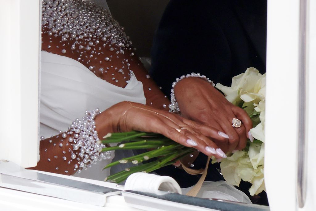 Mel B's wedding ring on hands up close