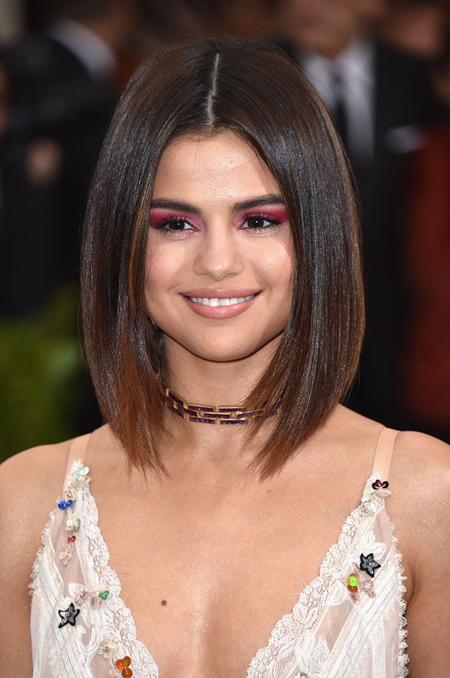 Selena rocked the hot pink eyeshadow trend