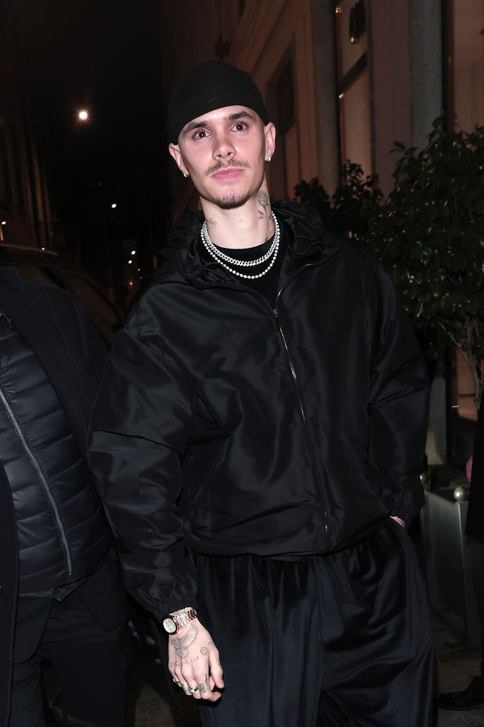 Romeo Beckham arrive au dîner Gucci FW26 