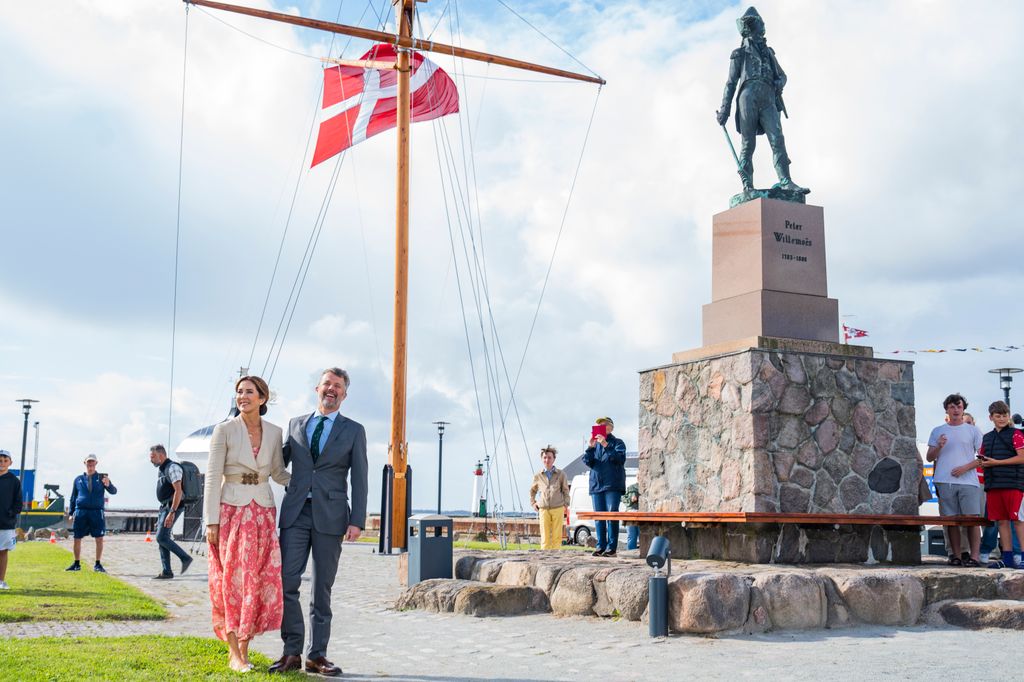 King Frederik X and Queen Mary by the Willemoes Statue