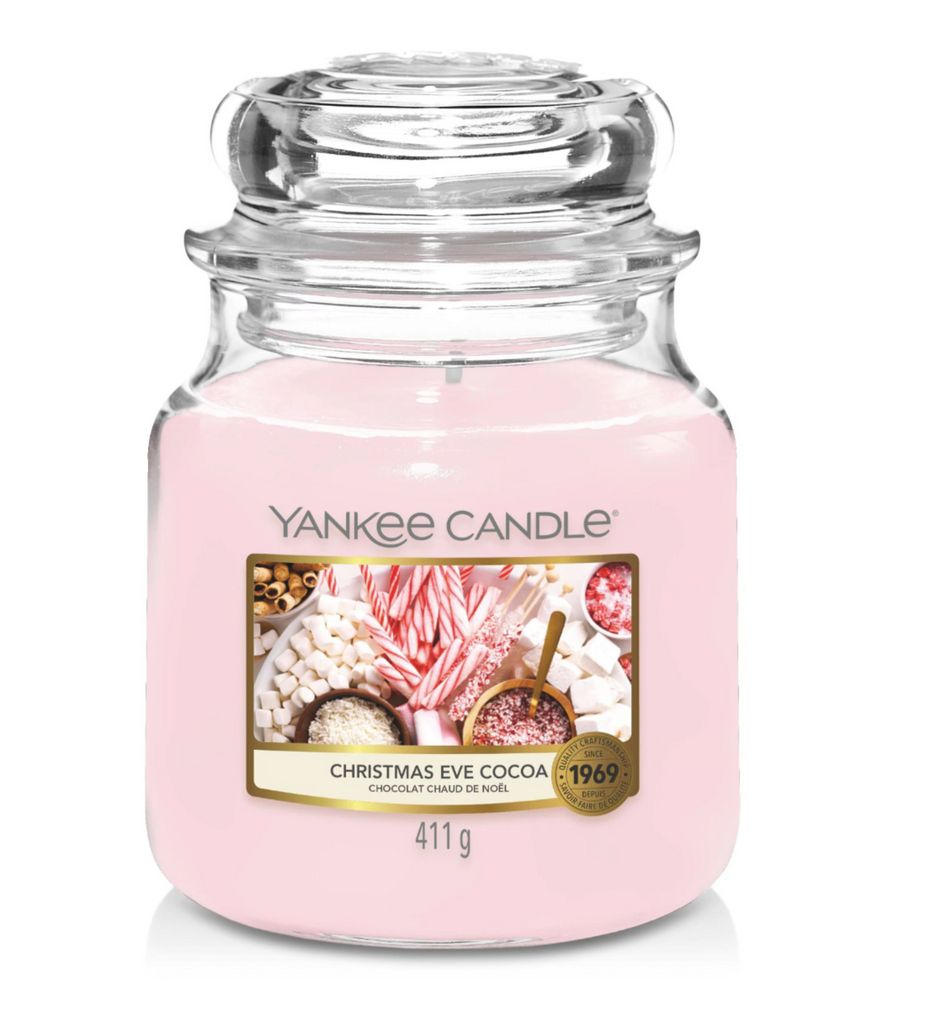 https://images.hellomagazine.com/horizon/original_aspect_ratio/01439bc54e1b-pink-candle.jpg