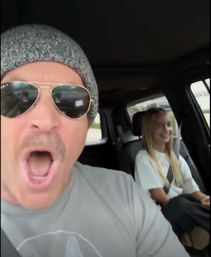 oliver hudson singing to daughter rio