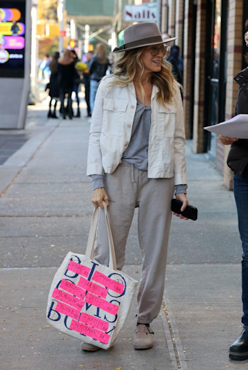 sarah jessica parker wearing birkenstocks