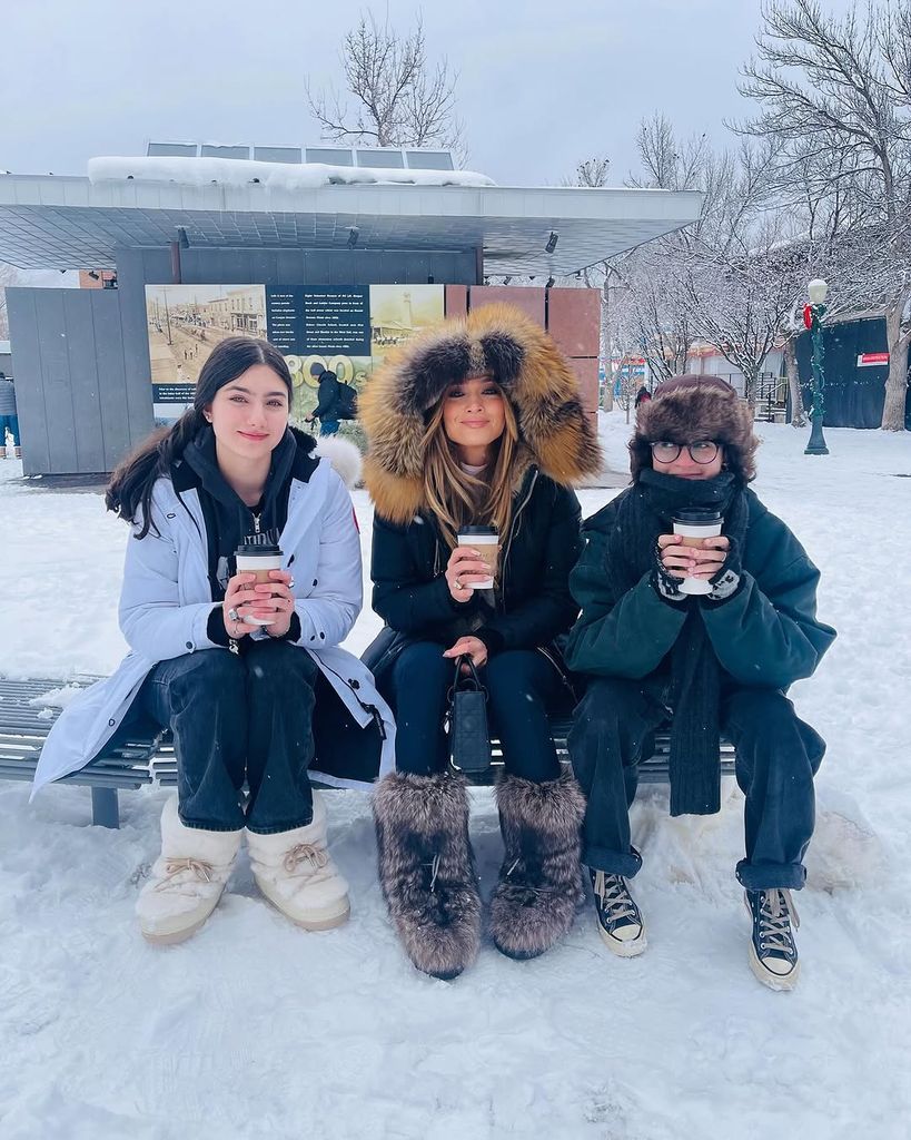 JLo with her child Emme and niece Lucie in Aspen 