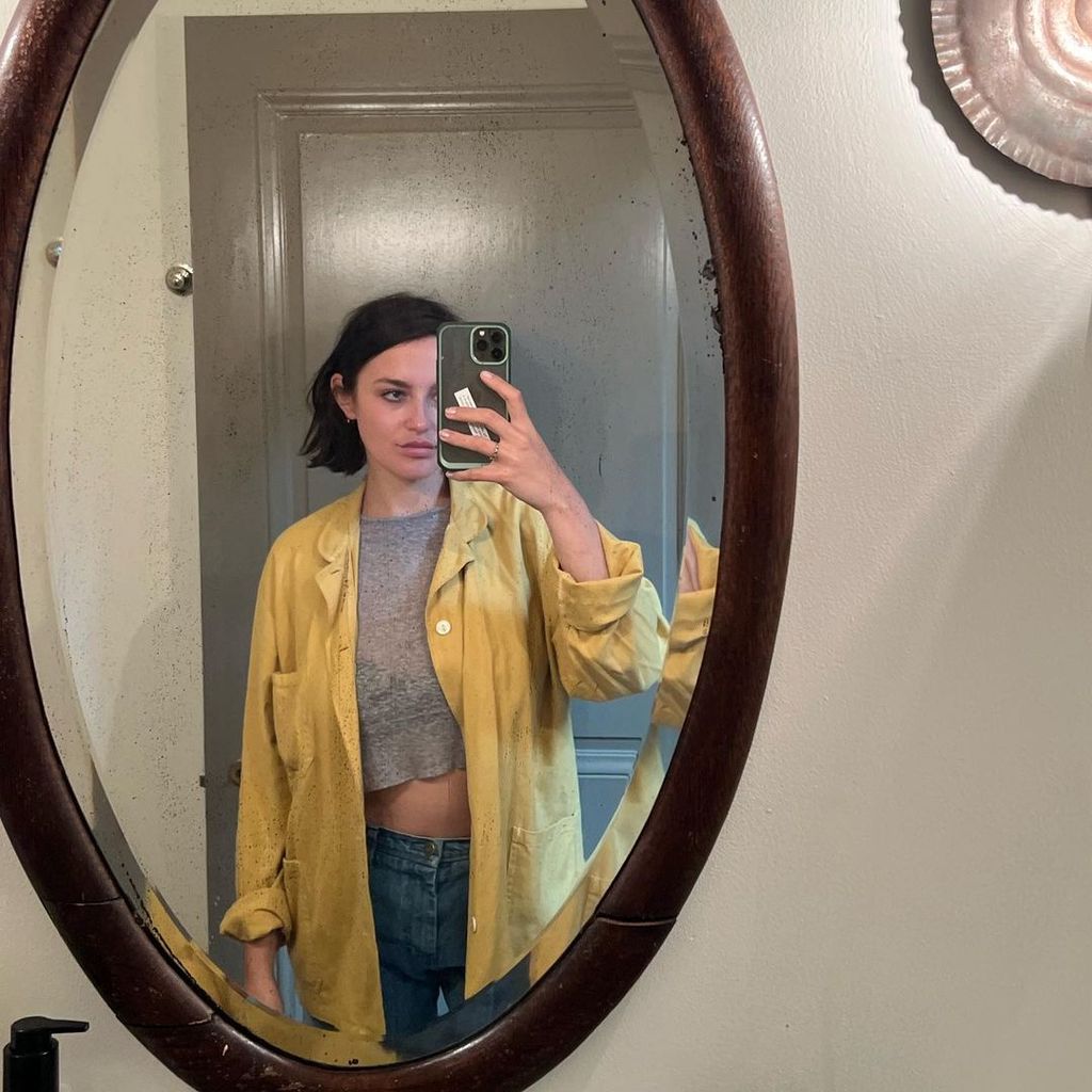 Gracie McGraw shared a stylish mirror selfie from her NYC home