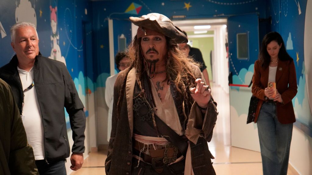 Johnny Depp dressed as Jack Sparrow during his visit to the Donostia University Hospital of Osakidetza