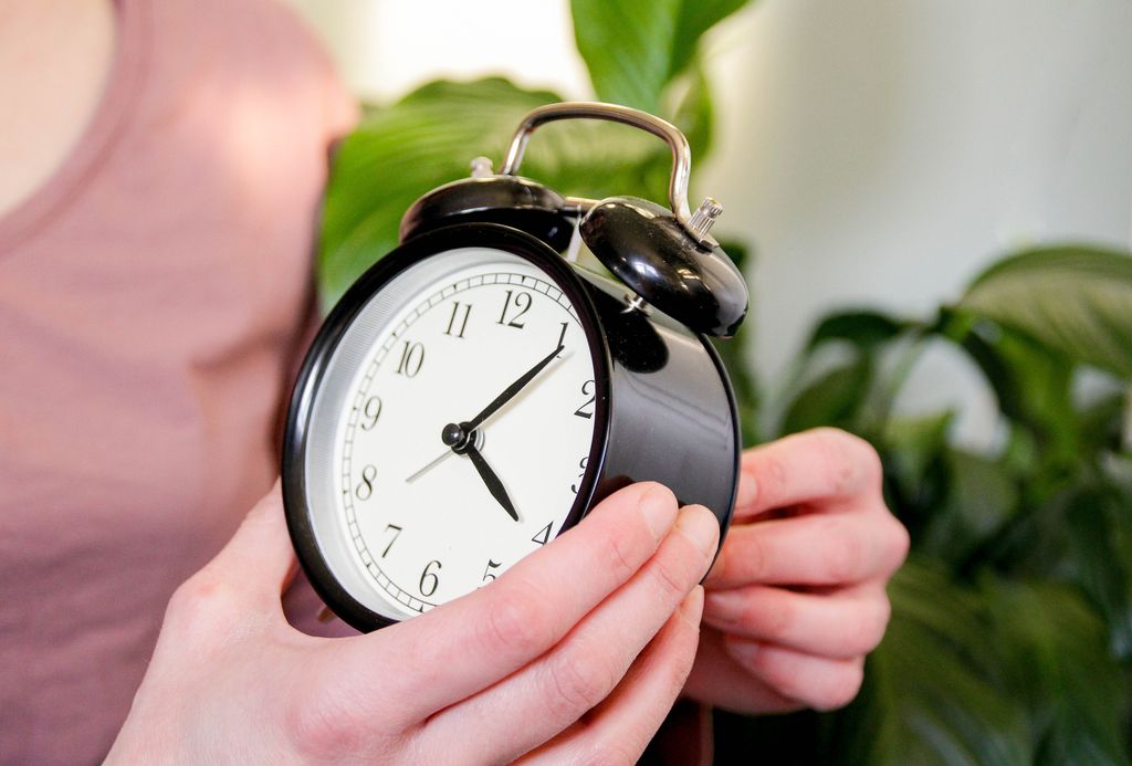 Setting up alarm clock
