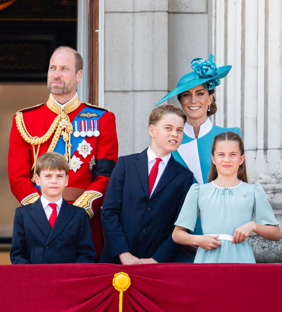 Prince William standing with Prince Louis, Prince George, Kate Middleton and Princess Charlotte