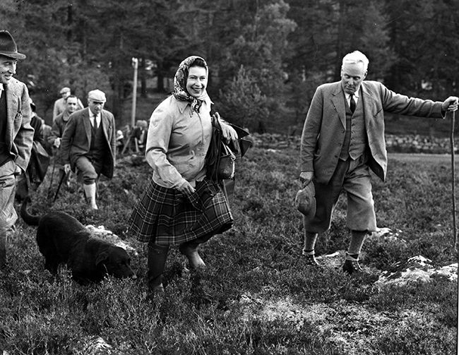 the queen walking in balmoral