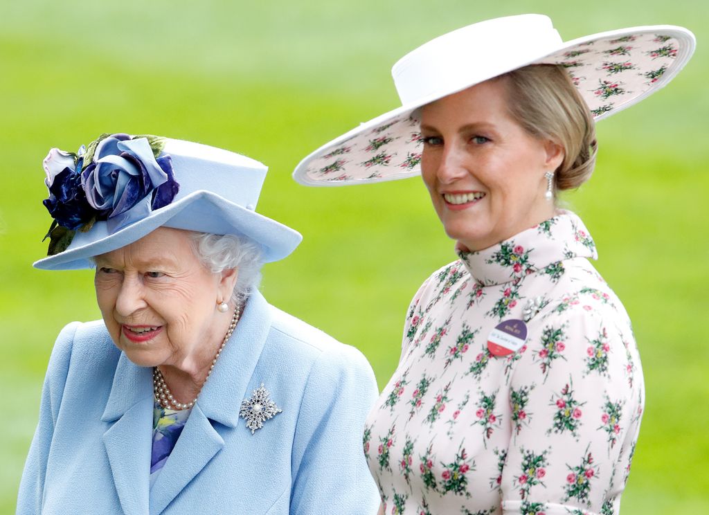 Rainha Elizabeth II e Duquesa Sophie no Royal Ascot no Hipódromo de Ascot em 18 de junho de 2019