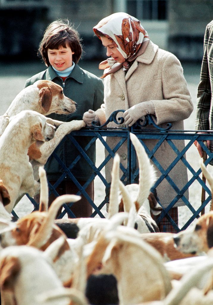 Lady Sarah Chatto and Queen Elizabeth looking at dogs