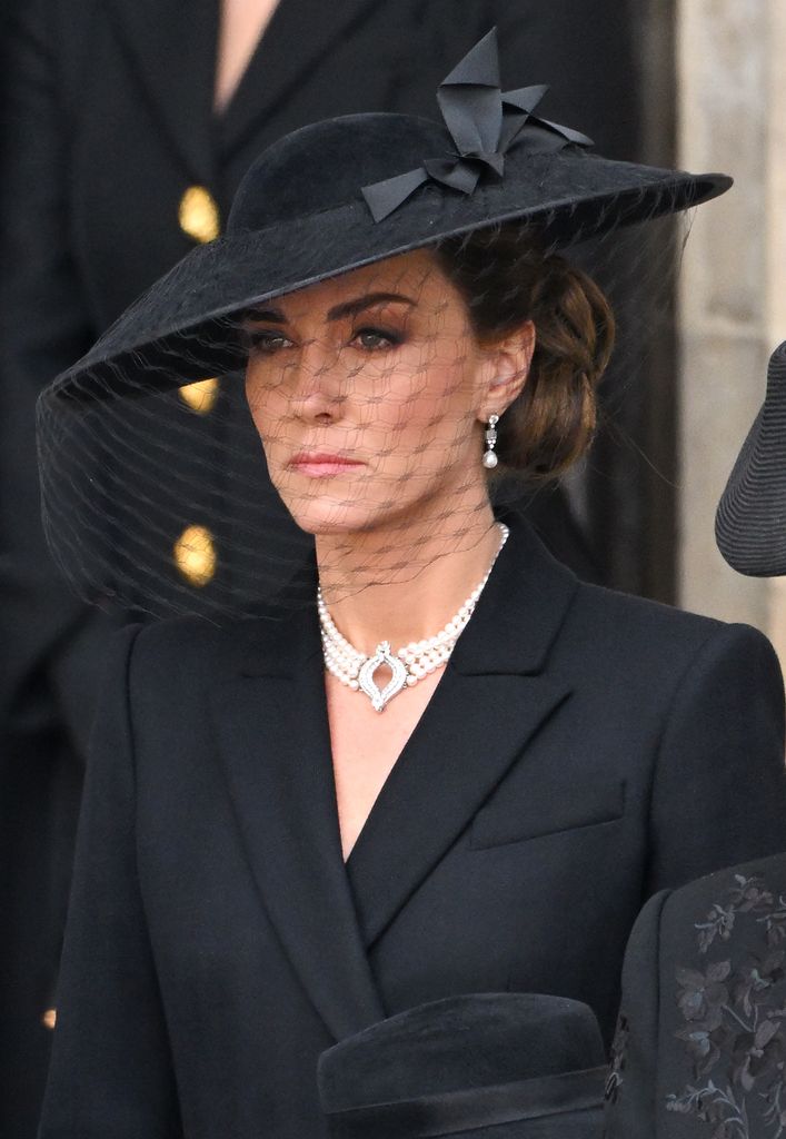 Catherine, Putri Wales selama pemakaman negara bagian Ratu Elizabeth II di Westminster Abbey 