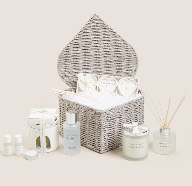 mothers day heart hamper