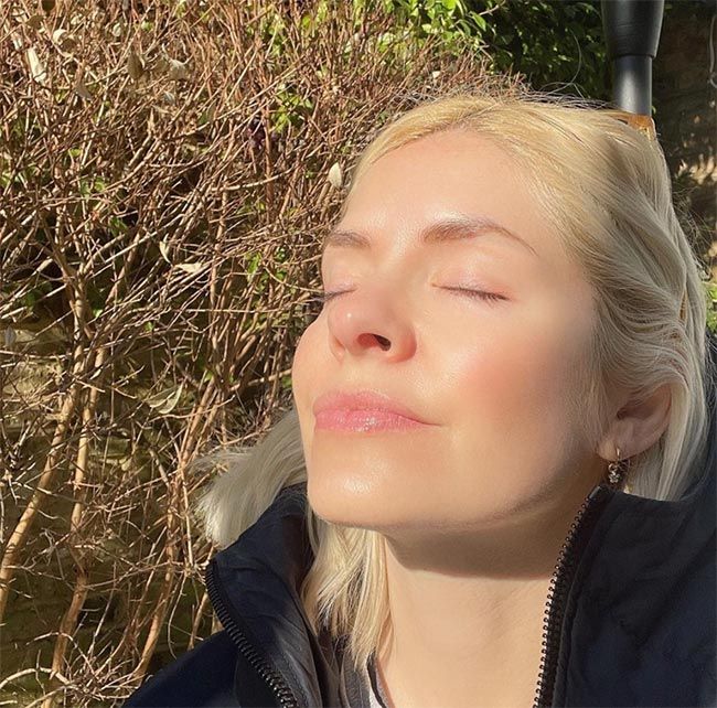 holly willoughby skin sun