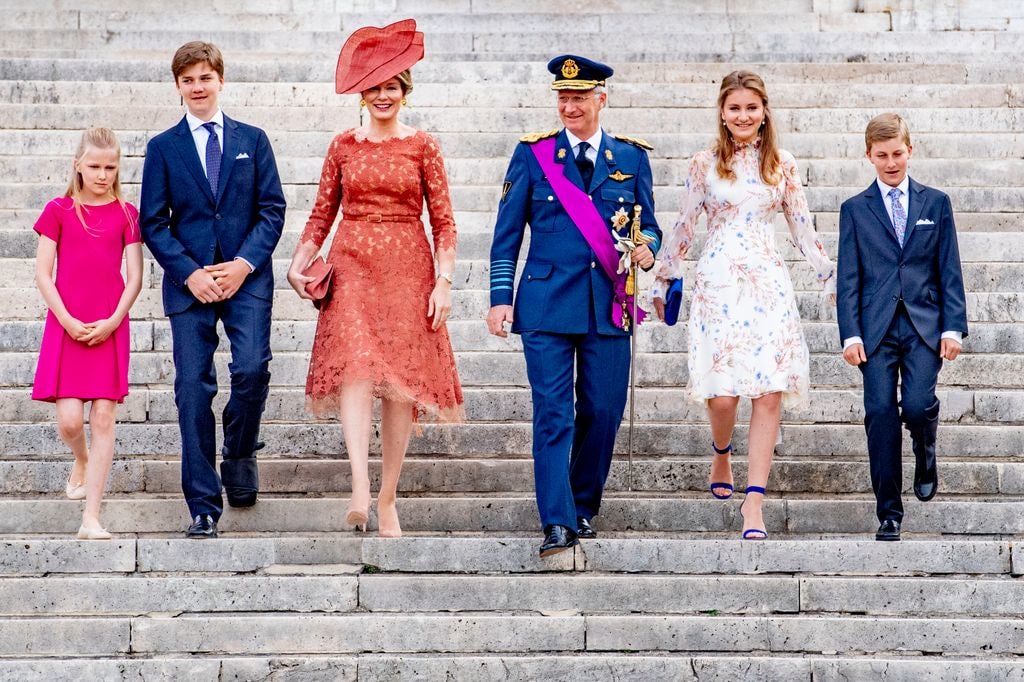 Le roi Philippe de Belgique, la reine Mathilde de Belgique, la princesse Elisabeth de Belgique, le prince Gabriel de Belgique, le prince Emmanuel de Belgique et la princesse Eleonore de Belgique assistent à la Journée nationale de Belgique 2019 le 21 juillet 2019 à Brussels, en Belgique. (Photo de Patrick Van Katwijk / Getty Images)