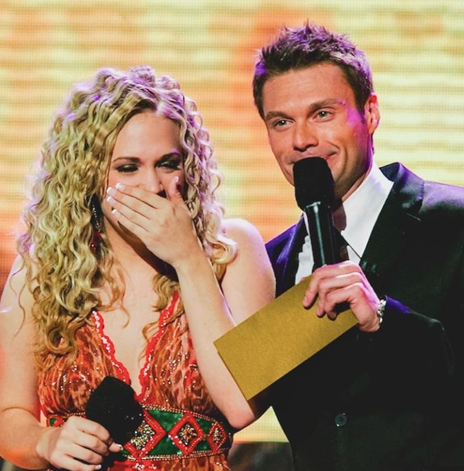 O apresentador Ryan Seacrest postou o retrocesso para comemorar o retorno de Carrie ao show