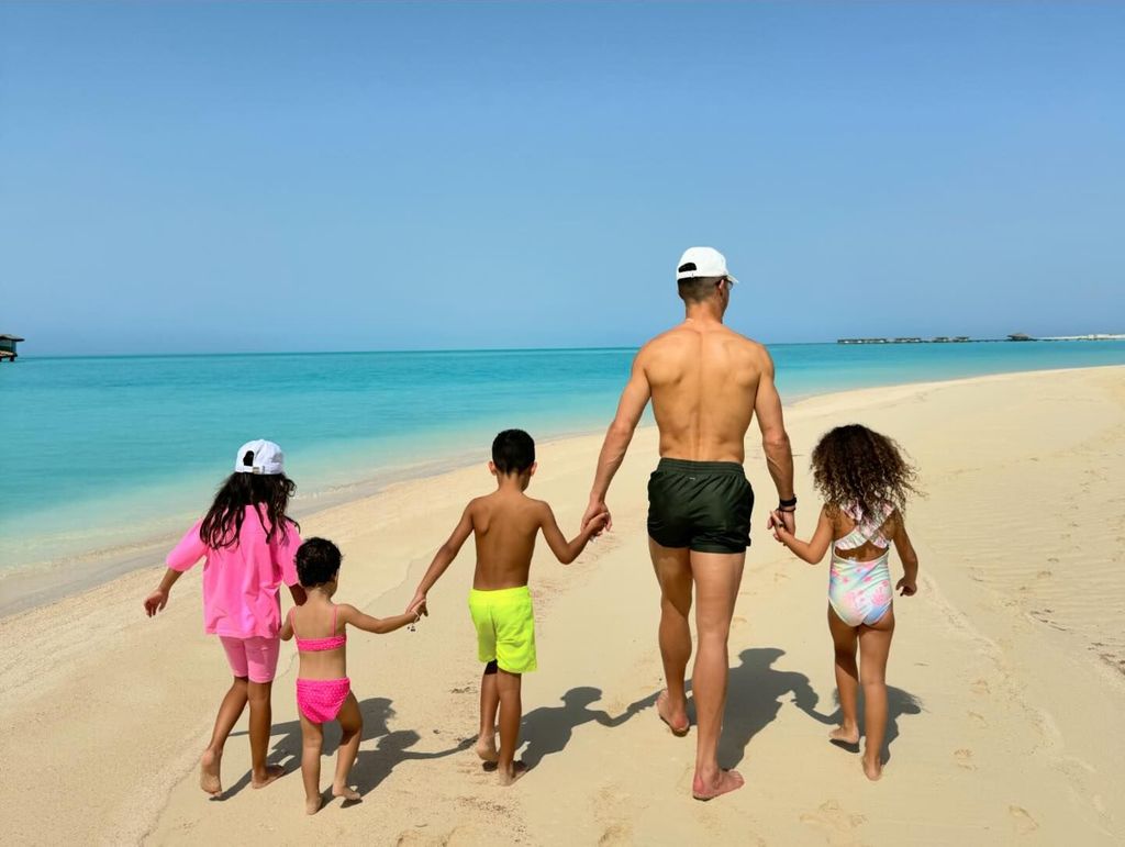 Ronaldo walking on the beach with four of his children 